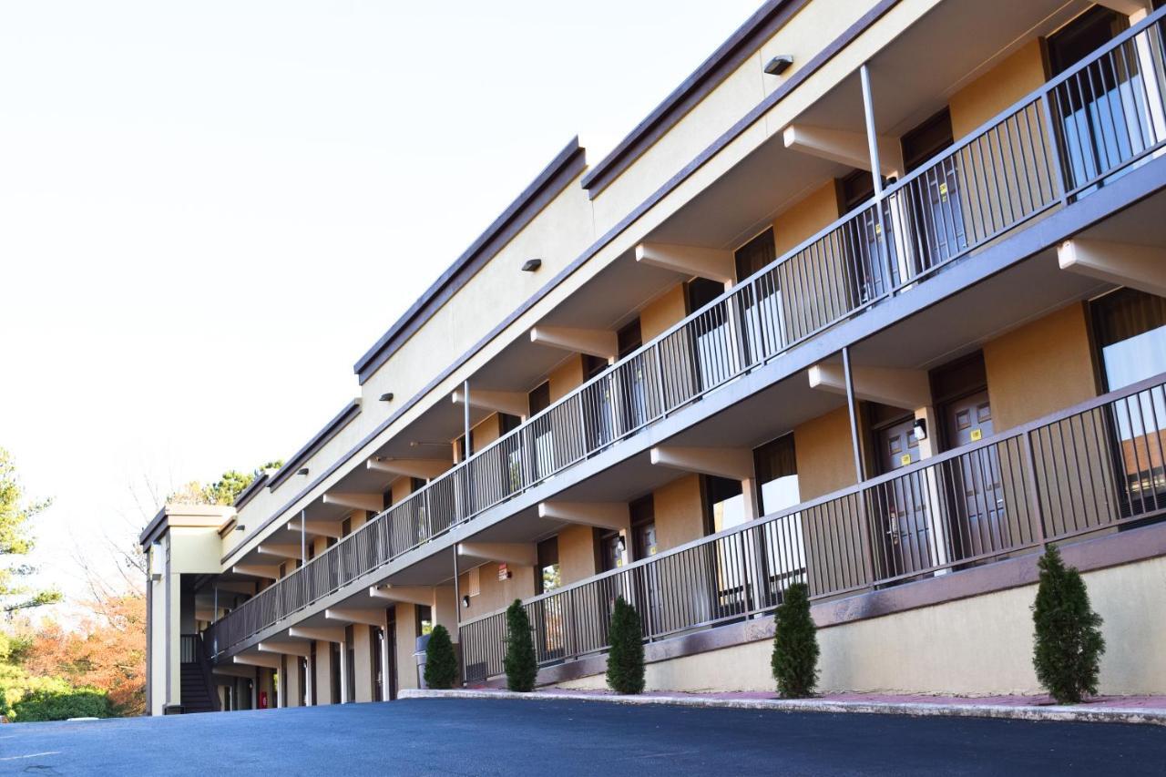 Super 8 Downtown Raleigh Motel Buitenkant foto